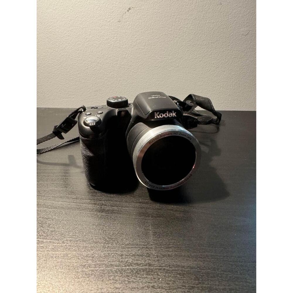 Kodak PixPro AZ421 Point and Shoot Camera